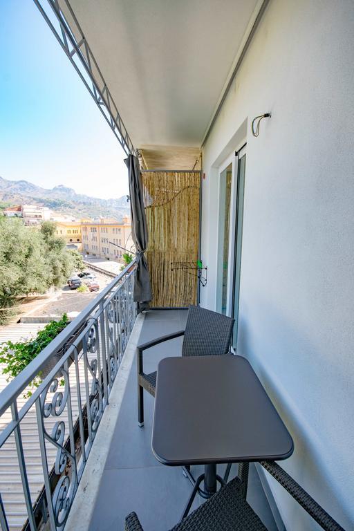 Il Muro Vecchio Studios Giardini Naxos Kültér fotó